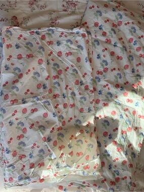 Djerf Avenue Summer Berries Duvet Cover and Pillowcases